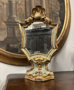 Espejo antiguo de mesa tallado y dorado