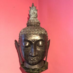 Cabeza de un Buda de bronce