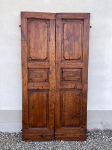 Porta in noce bugnata