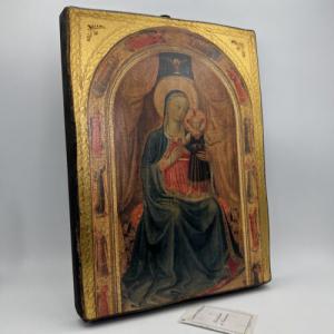 Icono bizantino antiguo en tabla de madera y oro Madonna