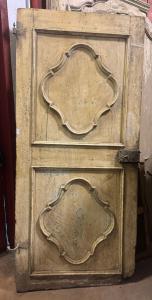 PTL706 - Puerta lacada con paneles esculpidos, época del siglo XVIII, medidas cm L 102 x H 226