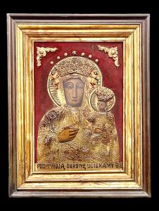 Icono que representa a la Virgen Negra de Czestochowa. Rusia.