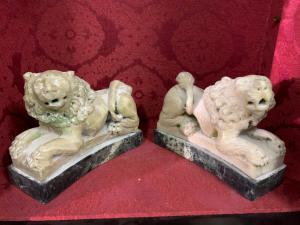 Leoncitos venecianos en mármol de Carrara