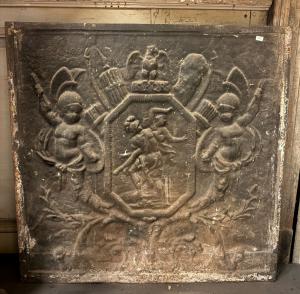 P266 - Placa de hierro fundido con escudo, época del siglo XIX, medidas cm L 76 x H 75
