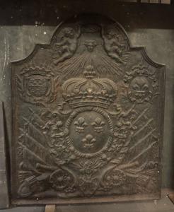 P265 - Placa de hierro fundido con escudo de armas, siglo XIX, medidas cm L 70 x H 87