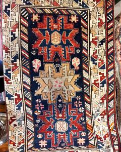Shirvan antiguo del siglo XIX. Medidas: 100 cm x 145 cm.