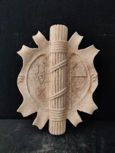 Stemma fascista in travertino - 30 x 36 cm - Roma