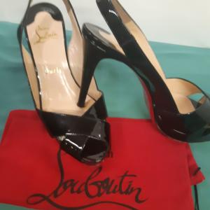 SANDALIAS LOUBOTAIN
    